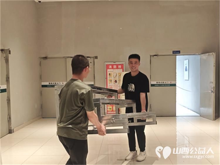 当歌声与志愿红相遇 长治市阳光困境儿童帮扶协会助力贝森杯合唱大赛圆满成功,协会给贝森口腔医院和爱尔眼科医院赠送感谢锦旗 - 第30张 - 山西公益人 当歌声与志愿红相遇 长治市阳光困境儿童帮扶协会助力贝森杯合唱大赛圆满成功,协会给贝森口腔医院和爱尔眼科医院赠送感谢锦旗 - 第30张