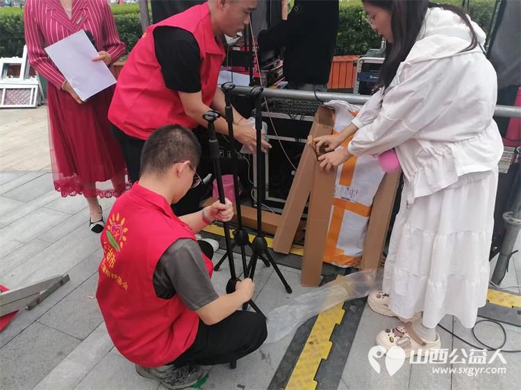 当歌声与志愿红相遇 长治市阳光困境儿童帮扶协会助力贝森杯合唱大赛圆满成功,协会给贝森口腔医院和爱尔眼科医院赠送感谢锦旗 - 第13张 - 山西公益人 当歌声与志愿红相遇 长治市阳光困境儿童帮扶协会助力贝森杯合唱大赛圆满成功,协会给贝森口腔医院和爱尔眼科医院赠送感谢锦旗 - 第13张