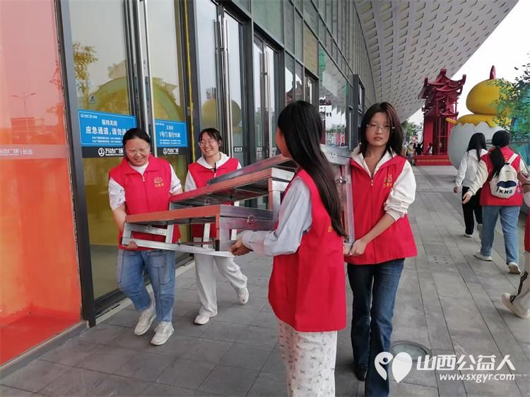 当歌声与志愿红相遇 长治市阳光困境儿童帮扶协会助力贝森杯合唱大赛圆满成功,协会给贝森口腔医院和爱尔眼科医院赠送感谢锦旗 - 第29张 - 山西公益人 当歌声与志愿红相遇 长治市阳光困境儿童帮扶协会助力贝森杯合唱大赛圆满成功,协会给贝森口腔医院和爱尔眼科医院赠送感谢锦旗 - 第29张