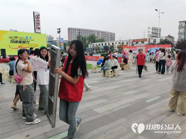 当歌声与志愿红相遇 长治市阳光困境儿童帮扶协会助力贝森杯合唱大赛圆满成功,协会给贝森口腔医院和爱尔眼科医院赠送感谢锦旗 - 第27张 - 山西公益人 当歌声与志愿红相遇 长治市阳光困境儿童帮扶协会助力贝森杯合唱大赛圆满成功,协会给贝森口腔医院和爱尔眼科医院赠送感谢锦旗 - 第27张