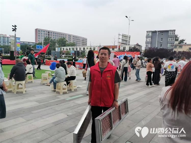当歌声与志愿红相遇 长治市阳光困境儿童帮扶协会助力贝森杯合唱大赛圆满成功,协会给贝森口腔医院和爱尔眼科医院赠送感谢锦旗 - 第14张 - 山西公益人 当歌声与志愿红相遇 长治市阳光困境儿童帮扶协会助力贝森杯合唱大赛圆满成功,协会给贝森口腔医院和爱尔眼科医院赠送感谢锦旗 - 第14张