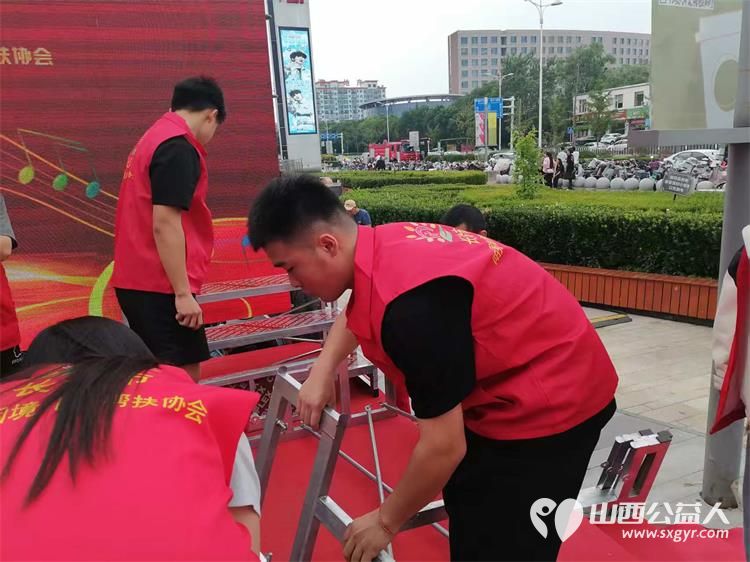 当歌声与志愿红相遇 长治市阳光困境儿童帮扶协会助力贝森杯合唱大赛圆满成功,协会给贝森口腔医院和爱尔眼科医院赠送感谢锦旗 - 第7张 - 山西公益人 当歌声与志愿红相遇 长治市阳光困境儿童帮扶协会助力贝森杯合唱大赛圆满成功,协会给贝森口腔医院和爱尔眼科医院赠送感谢锦旗 - 第7张