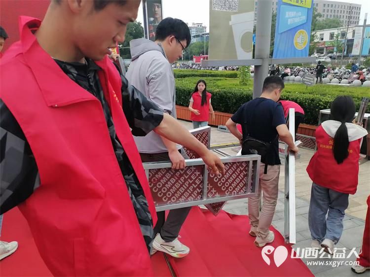 当歌声与志愿红相遇 长治市阳光困境儿童帮扶协会助力贝森杯合唱大赛圆满成功,协会给贝森口腔医院和爱尔眼科医院赠送感谢锦旗 - 第24张 - 山西公益人 当歌声与志愿红相遇 长治市阳光困境儿童帮扶协会助力贝森杯合唱大赛圆满成功,协会给贝森口腔医院和爱尔眼科医院赠送感谢锦旗 - 第24张