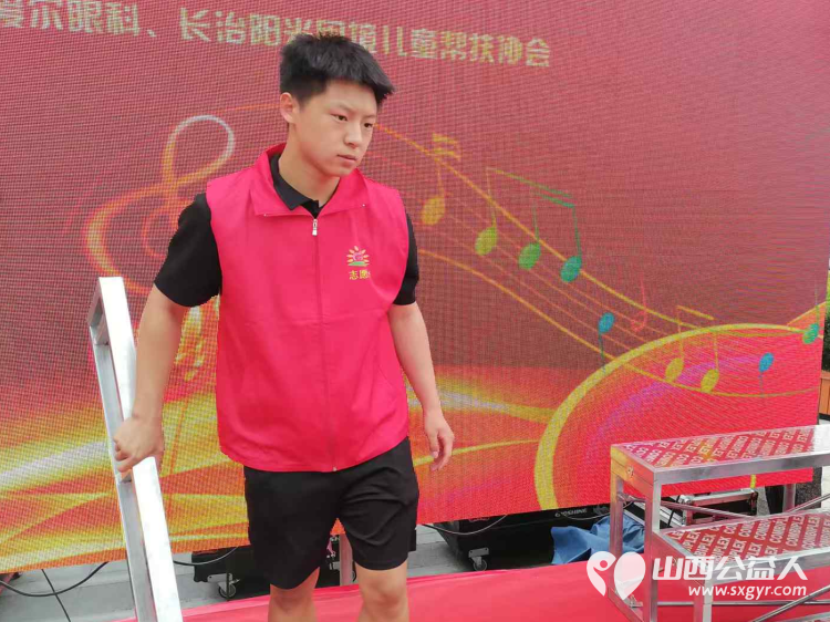 当歌声与志愿红相遇 长治市阳光困境儿童帮扶协会助力贝森杯合唱大赛圆满成功,协会给贝森口腔医院和爱尔眼科医院赠送感谢锦旗 - 第18张 - 山西公益人 当歌声与志愿红相遇 长治市阳光困境儿童帮扶协会助力贝森杯合唱大赛圆满成功,协会给贝森口腔医院和爱尔眼科医院赠送感谢锦旗 - 第18张