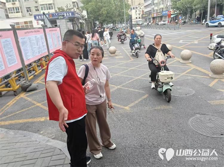 太原市志愿小分队与太钢公益联盟的统筹组织下太钢的青年志愿者齐聚太原市第十五中学高考考点服务高考考生 - 第34张
