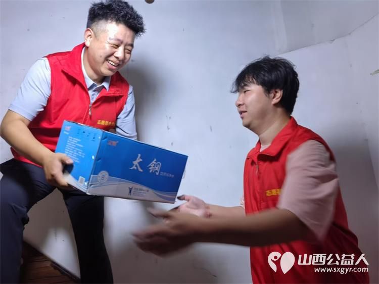 太原市志愿小分队与太钢公益联盟的统筹组织下太钢的青年志愿者齐聚太原市第十五中学高考考点服务高考考生 - 第40张