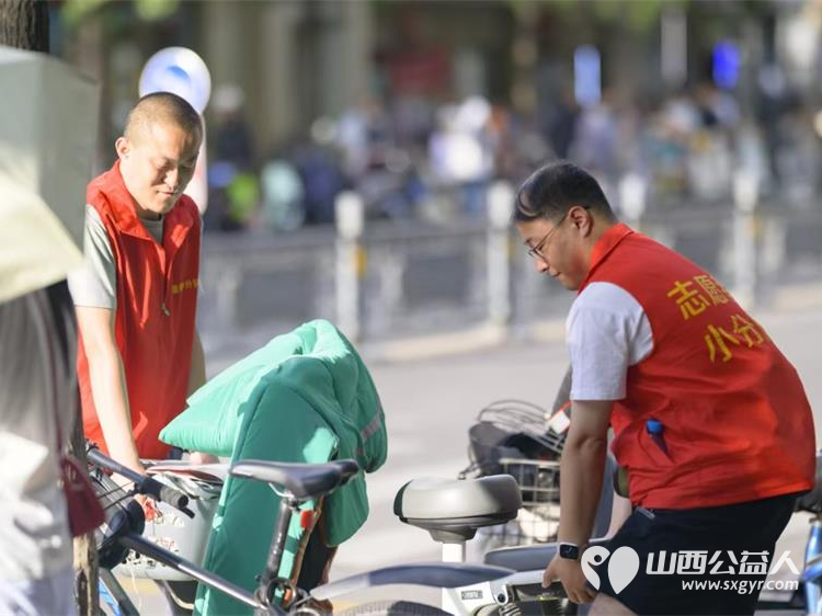 太原市志愿小分队与太钢公益联盟的统筹组织下太钢的青年志愿者齐聚太原市第十五中学高考考点服务高考考生 - 第24张