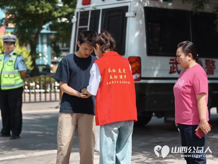 高考路上不孤单！石楼县青年志愿者协会这群红马甲神操作：清凉、解渴、救急，为梦想加油一站搞定 - 第45张