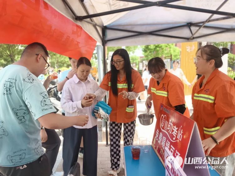 高考路上不孤单！石楼县青年志愿者协会这群红马甲神操作：清凉、解渴、救急，为梦想加油一站搞定 - 第32张