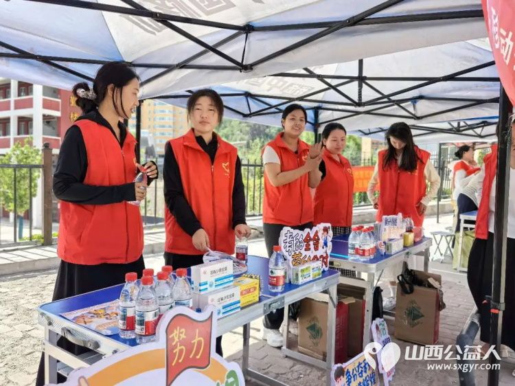 高考路上不孤单！石楼县青年志愿者协会这群红马甲神操作：清凉、解渴、救急，为梦想加油一站搞定 - 第7张