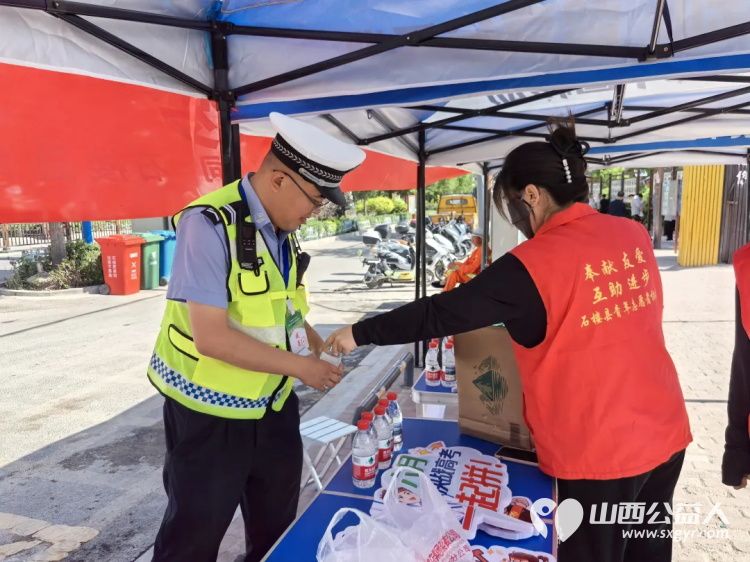 高考路上不孤单！石楼县青年志愿者协会这群红马甲神操作：清凉、解渴、救急，为梦想加油一站搞定 - 第20张