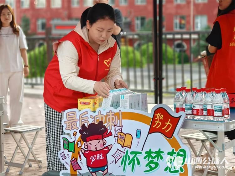 高考路上不孤单！石楼县青年志愿者协会这群红马甲神操作：清凉、解渴、救急，为梦想加油一站搞定 - 第15张