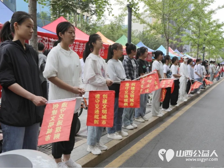爱心助考为爱护航 临汾市文明交通志愿者2025年爱心助考700余人次护航高考学子 - 第15张 - 山西公益人 爱心助考为爱护航 临汾市文明交通志愿者2025年爱心助考700余人次护航高考学子 - 第15张