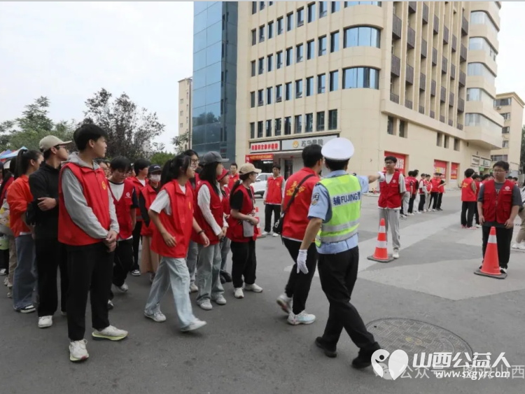 爱心助考为爱护航 临汾市文明交通志愿者2025年爱心助考700余人次护航高考学子 - 第14张 - 山西公益人 爱心助考为爱护航 临汾市文明交通志愿者2025年爱心助考700余人次护航高考学子 - 第14张