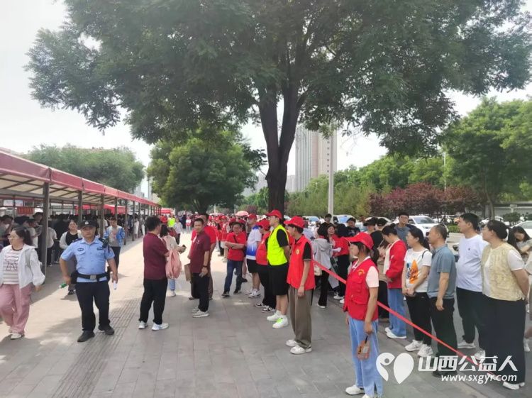 以青春志愿之名为追梦学子护航 晋中新青年高校志愿者联合服务中心开展助力高考志愿服务活动 - 第3张 - 山西公益人 以青春志愿之名为追梦学子护航 晋中新青年高校志愿者联合服务中心开展助力高考志愿服务活动 - 第3张