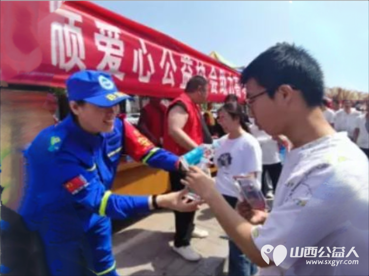 考场外的暖心答卷|山西省域各蓝天救援队伍在属地社会工作部等单位的指导下爱心助考为梦想护航 - 第13张 - 山西公益人 考场外的暖心答卷|山西省域各蓝天救援队伍在属地社会工作部等单位的指导下爱心助考为梦想护航 - 第13张