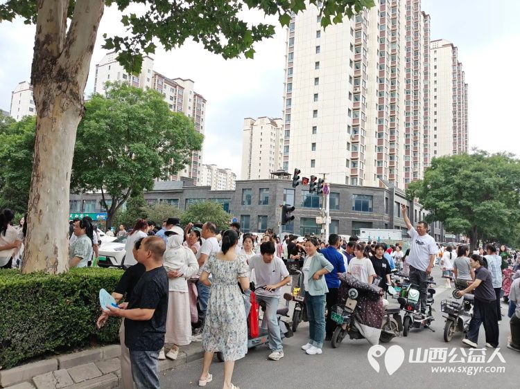 潞城区正能量公益协会第七届高考志愿服务----志愿者用行动做高考学子梦想护航的温暖力量 - 第18张 - 山西公益人 潞城区正能量公益协会第七届高考志愿服务----志愿者用行动做高考学子梦想护航的温暖力量 - 第18张