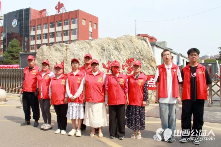 爱心助考·清凉相伴----大美忻州文旅志愿者服务队在忻州一中忻州十中高考考点外开展高考爱心服务 - 第3张