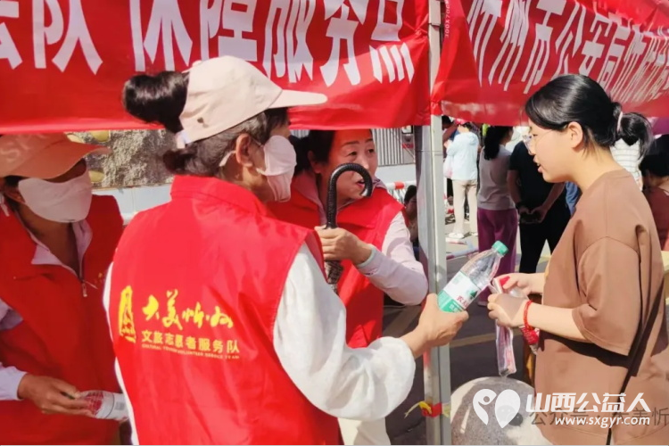 爱心助考·清凉相伴----大美忻州文旅志愿者服务队在忻州一中忻州十中高考考点外开展高考爱心服务 - 第6张