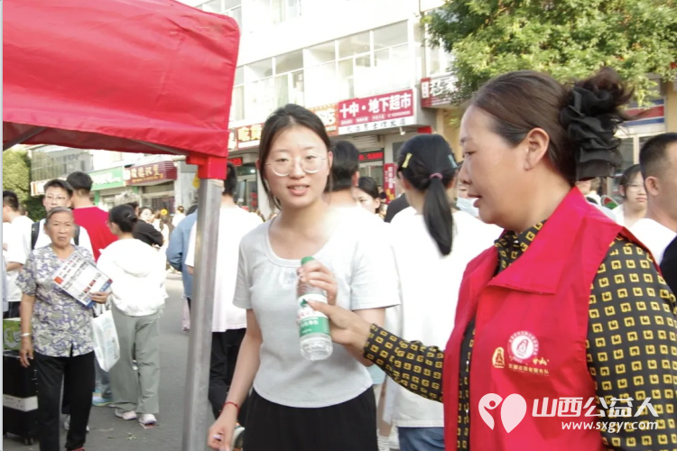 爱心助考·清凉相伴----大美忻州文旅志愿者服务队在忻州一中忻州十中高考考点外开展高考爱心服务 - 第9张