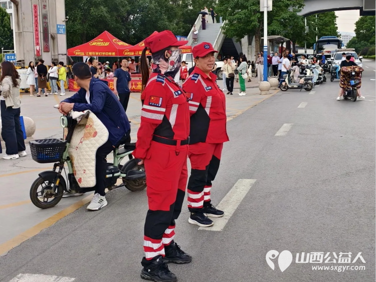 护航高考 筑梦未来----晋中市太谷区心连心志愿者协会2025高考志愿服务活动开展秩序维护安全警戒引导就位等志愿服务 - 第11张 - 山西公益人 护航高考 筑梦未来----晋中市太谷区心连心志愿者协会2025高考志愿服务活动开展秩序维护安全警戒引导就位等志愿服务 - 第11张