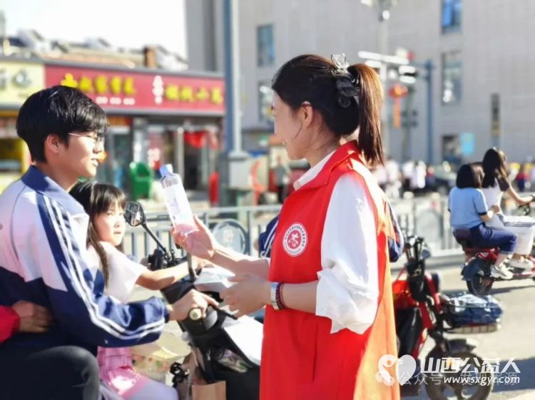 志愿星光点亮赶考路浑源县残联扶残助残志愿者协会组织爱心助高考4800瓶清泉助燃高考梦 - 第29张 - 山西公益人 志愿星光点亮赶考路浑源县残联扶残助残志愿者协会组织爱心助高考4800瓶清泉助燃高考梦 - 第29张