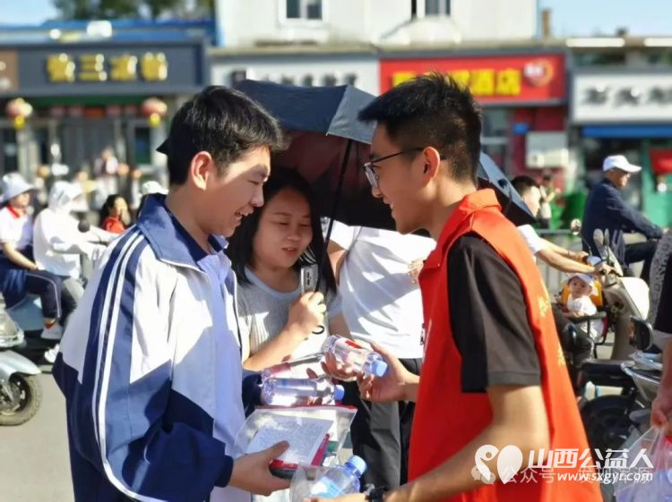 志愿星光点亮赶考路浑源县残联扶残助残志愿者协会组织爱心助高考4800瓶清泉助燃高考梦 - 第27张 - 山西公益人 志愿星光点亮赶考路浑源县残联扶残助残志愿者协会组织爱心助高考4800瓶清泉助燃高考梦 - 第27张