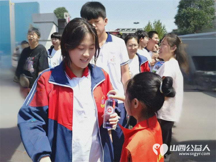 志愿星光点亮赶考路浑源县残联扶残助残志愿者协会组织爱心助高考4800瓶清泉助燃高考梦 - 第23张 - 山西公益人 志愿星光点亮赶考路浑源县残联扶残助残志愿者协会组织爱心助高考4800瓶清泉助燃高考梦 - 第23张