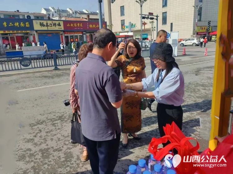 志愿星光点亮赶考路浑源县残联扶残助残志愿者协会组织爱心助高考4800瓶清泉助燃高考梦 - 第21张 - 山西公益人 志愿星光点亮赶考路浑源县残联扶残助残志愿者协会组织爱心助高考4800瓶清泉助燃高考梦 - 第21张