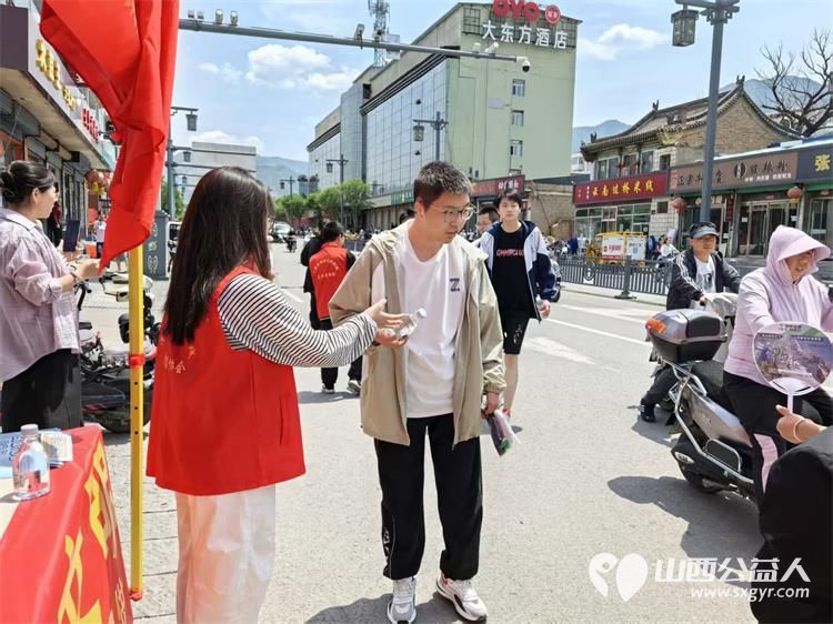 志愿星光点亮赶考路浑源县残联扶残助残志愿者协会组织爱心助高考4800瓶清泉助燃高考梦 - 第22张 - 山西公益人 志愿星光点亮赶考路浑源县残联扶残助残志愿者协会组织爱心助高考4800瓶清泉助燃高考梦 - 第22张