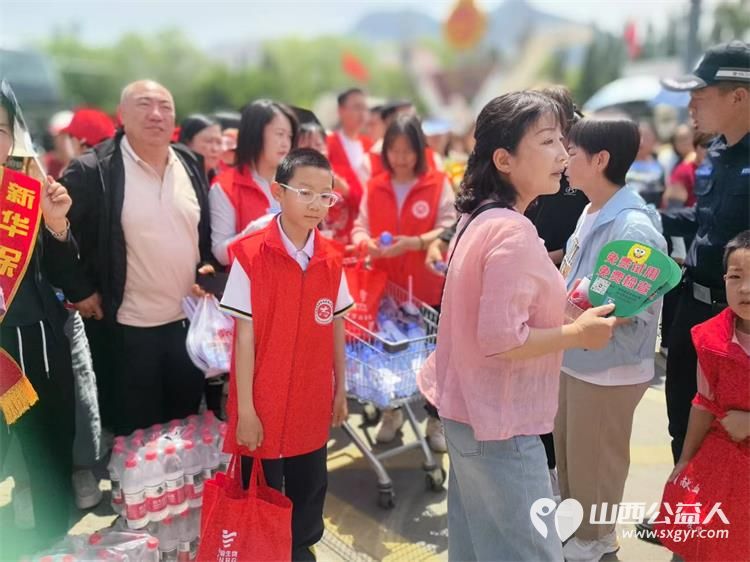 志愿星光点亮赶考路浑源县残联扶残助残志愿者协会组织爱心助高考4800瓶清泉助燃高考梦 - 第12张 - 山西公益人 志愿星光点亮赶考路浑源县残联扶残助残志愿者协会组织爱心助高考4800瓶清泉助燃高考梦 - 第12张