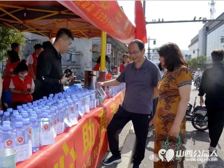 志愿星光点亮赶考路浑源县残联扶残助残志愿者协会组织爱心助高考4800瓶清泉助燃高考梦 - 第6张 - 山西公益人 志愿星光点亮赶考路浑源县残联扶残助残志愿者协会组织爱心助高考4800瓶清泉助燃高考梦 - 第6张