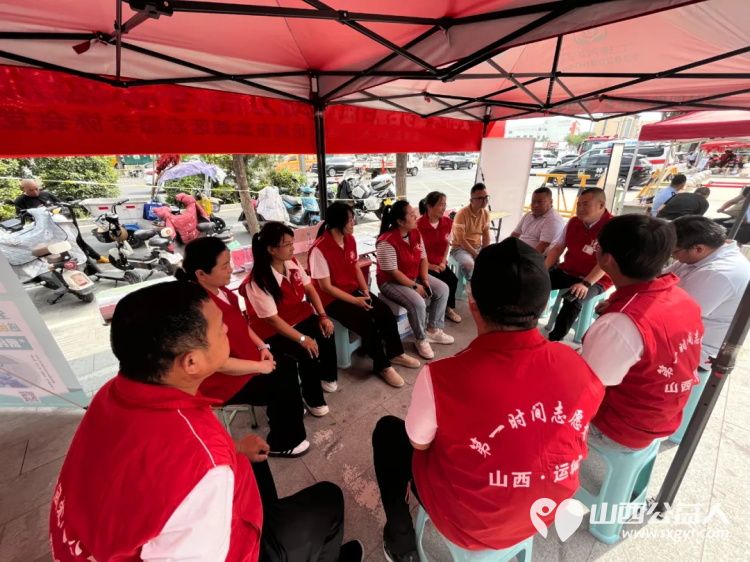 爱心护航为梦助力 运城市盐湖区新联会与盐湖区志愿者协会在康杰中学共筑2025高考温暖防线 - 第3张 - 山西公益人 爱心护航为梦助力 运城市盐湖区新联会与盐湖区志愿者协会在康杰中学共筑2025高考温暖防线 - 第3张