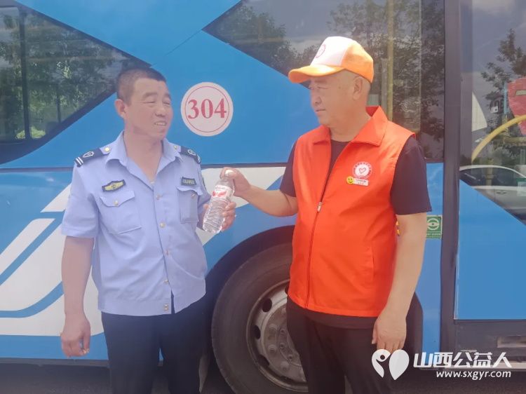 三天全力守护---忻州市消防志愿者协会在忻州三中考点2025年爱心助考为高考学子保驾护航活动圆满收官 - 第25张 - 山西公益人 三天全力守护---忻州市消防志愿者协会在忻州三中考点2025年爱心助考为高考学子保驾护航活动圆满收官 - 第25张