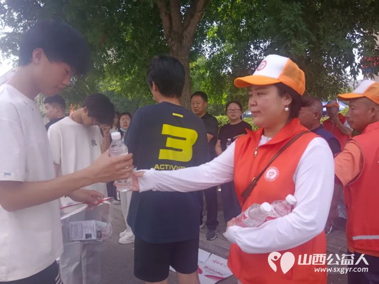 三天全力守护---忻州市消防志愿者协会在忻州三中考点2025年爱心助考为高考学子保驾护航活动圆满收官 - 第22张 - 山西公益人 三天全力守护---忻州市消防志愿者协会在忻州三中考点2025年爱心助考为高考学子保驾护航活动圆满收官 - 第22张