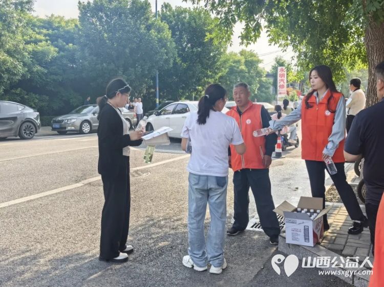 三天全力守护---忻州市消防志愿者协会在忻州三中考点2025年爱心助考为高考学子保驾护航活动圆满收官 - 第13张 - 山西公益人 三天全力守护---忻州市消防志愿者协会在忻州三中考点2025年爱心助考为高考学子保驾护航活动圆满收官 - 第13张