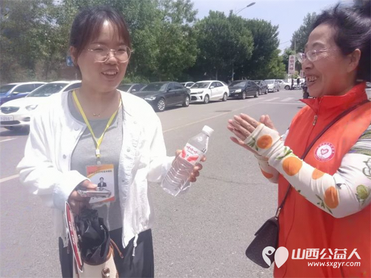三天全力守护---忻州市消防志愿者协会在忻州三中考点2025年爱心助考为高考学子保驾护航活动圆满收官 - 第8张 - 山西公益人 三天全力守护---忻州市消防志愿者协会在忻州三中考点2025年爱心助考为高考学子保驾护航活动圆满收官 - 第8张