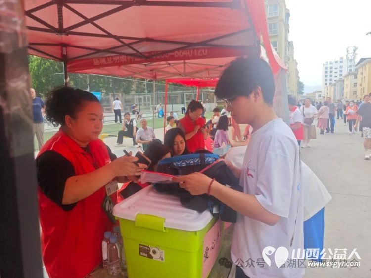 爱心护考助梦启航----盐湖区志愿者协会开展护航高考系列志愿服务活动为考生和家长提供了全方位的贴心服务 - 第42张 - 山西公益人 爱心护考助梦启航----盐湖区志愿者协会开展护航高考系列志愿服务活动为考生和家长提供了全方位的贴心服务 - 第42张