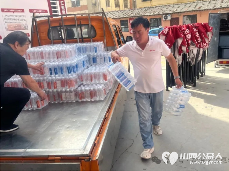 爱心护考助梦启航----盐湖区志愿者协会开展护航高考系列志愿服务活动为考生和家长提供了全方位的贴心服务 - 第22张 - 山西公益人 爱心护考助梦启航----盐湖区志愿者协会开展护航高考系列志愿服务活动为考生和家长提供了全方位的贴心服务 - 第22张