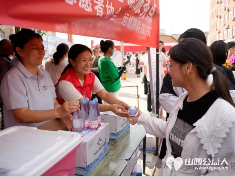 爱心护考助梦启航----盐湖区志愿者协会开展护航高考系列志愿服务活动为考生和家长提供了全方位的贴心服务 - 第34张 - 山西公益人 爱心护考助梦启航----盐湖区志愿者协会开展护航高考系列志愿服务活动为考生和家长提供了全方位的贴心服务 - 第34张