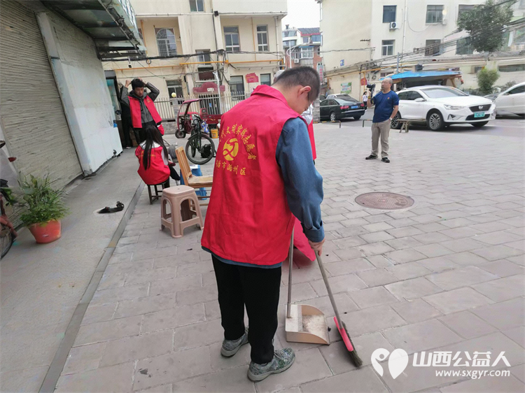 长治市阳光困境儿童帮扶协会走进潞州区府后社区长运东家属院义务理发活动 - 第6张 - 山西公益人 长治市阳光困境儿童帮扶协会走进潞州区府后社区长运东家属院义务理发活动 - 第6张