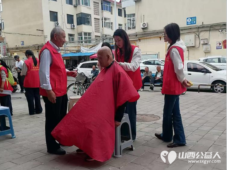 长治市阳光困境儿童帮扶协会走进潞州区府后社区长运东家属院义务理发活动 - 第11张 - 山西公益人 长治市阳光困境儿童帮扶协会走进潞州区府后社区长运东家属院义务理发活动 - 第11张