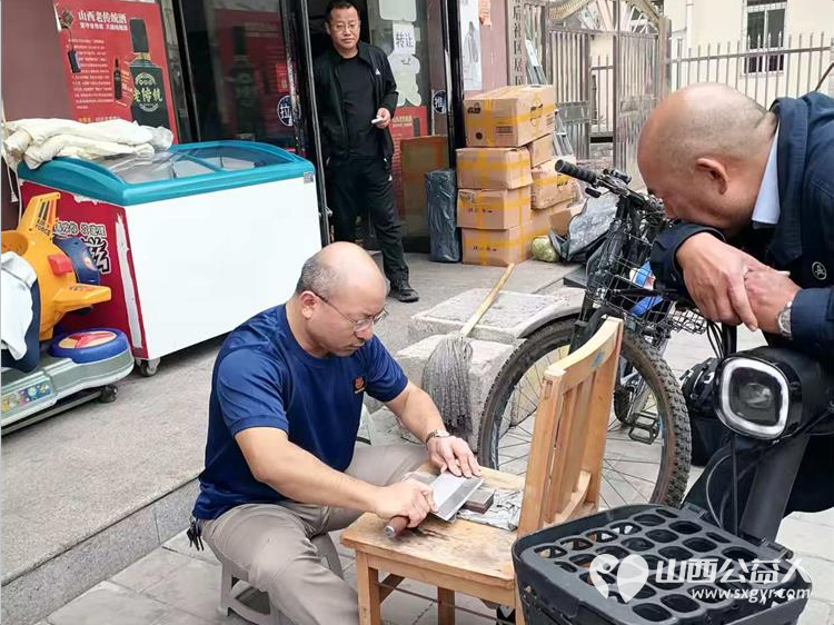 长治市阳光困境儿童帮扶协会走进潞州区府后社区长运东家属院义务理发活动 - 第12张 - 山西公益人 长治市阳光困境儿童帮扶协会走进潞州区府后社区长运东家属院义务理发活动 - 第12张