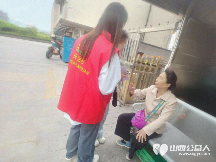 长治市阳光困境儿童帮扶协会走进潞州区府后社区长运东家属院义务理发活动 - 第18张 - 山西公益人 长治市阳光困境儿童帮扶协会走进潞州区府后社区长运东家属院义务理发活动 - 第18张