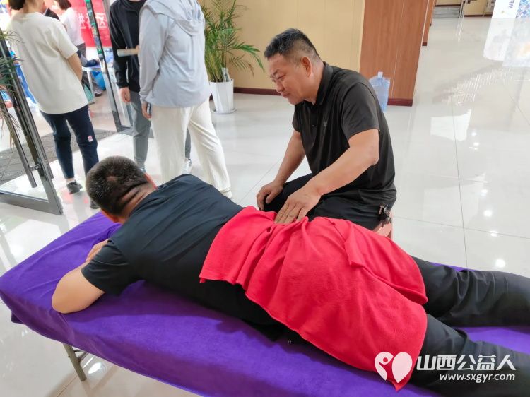 志愿服务进社区健康活动暖人心——介休市敬老协会25年6月11日走进西南街道新建西路社区服务全社区老人 - 第46张 - 山西公益人 志愿服务进社区健康活动暖人心——介休市敬老协会25年6月11日走进西南街道新建西路社区服务全社区老人 - 第46张