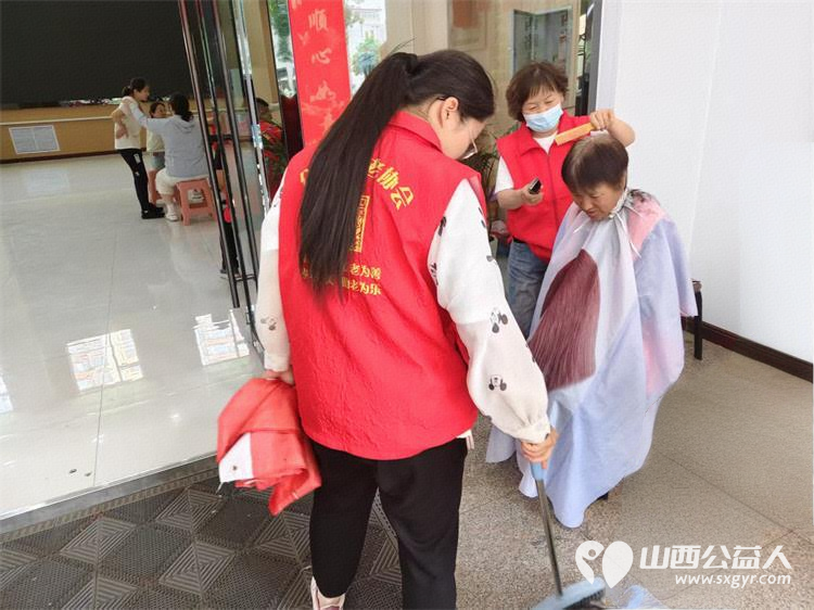 志愿服务进社区健康活动暖人心——介休市敬老协会25年6月11日走进西南街道新建西路社区服务全社区老人 - 第38张 - 山西公益人 志愿服务进社区健康活动暖人心——介休市敬老协会25年6月11日走进西南街道新建西路社区服务全社区老人 - 第38张