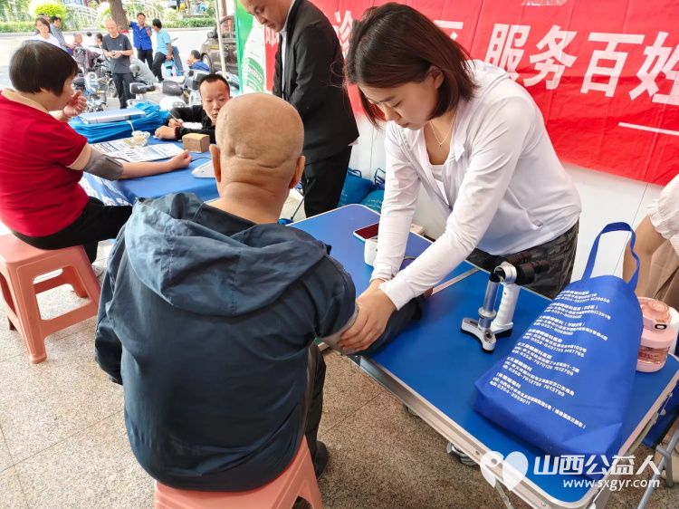 志愿服务进社区健康活动暖人心——介休市敬老协会25年6月11日走进西南街道新建西路社区服务全社区老人 - 第45张 - 山西公益人 志愿服务进社区健康活动暖人心——介休市敬老协会25年6月11日走进西南街道新建西路社区服务全社区老人 - 第45张