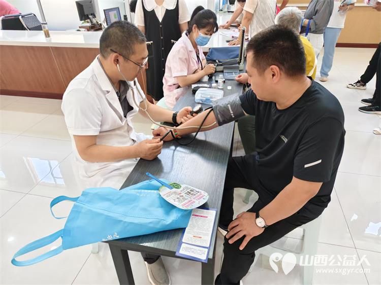 志愿服务进社区健康活动暖人心——介休市敬老协会25年6月11日走进西南街道新建西路社区服务全社区老人 - 第60张 - 山西公益人 志愿服务进社区健康活动暖人心——介休市敬老协会25年6月11日走进西南街道新建西路社区服务全社区老人 - 第60张