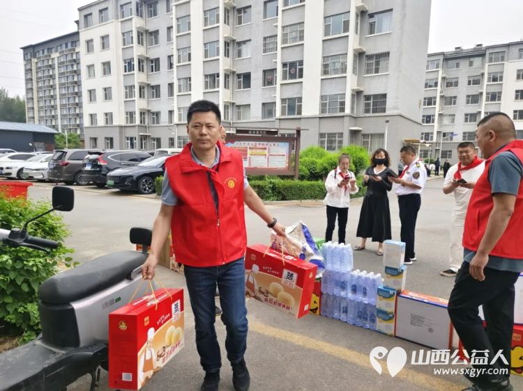 情暖童心与爱同行----山西省学雷锋志愿服务总队携太原市徐州商会六一特别行动走进阳曲县五名特困家庭儿童为他们送去节日关怀与帮助 - 第2张