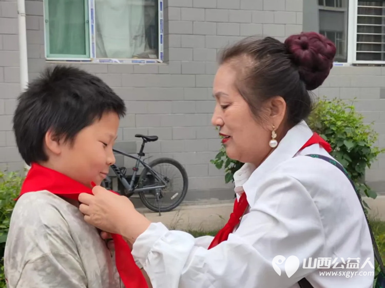 情暖童心与爱同行----山西省学雷锋志愿服务总队携太原市徐州商会六一特别行动走进阳曲县五名特困家庭儿童为他们送去节日关怀与帮助 - 第7张